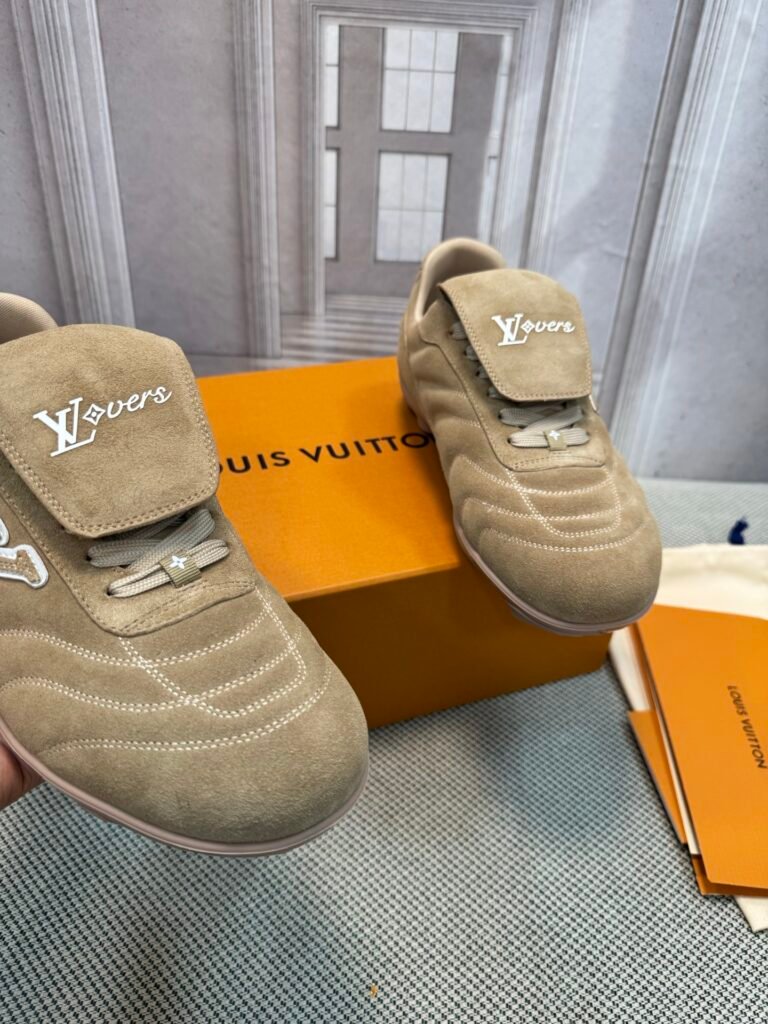 Louis Vuitton Unisex Low-Top Sneakers detail 4