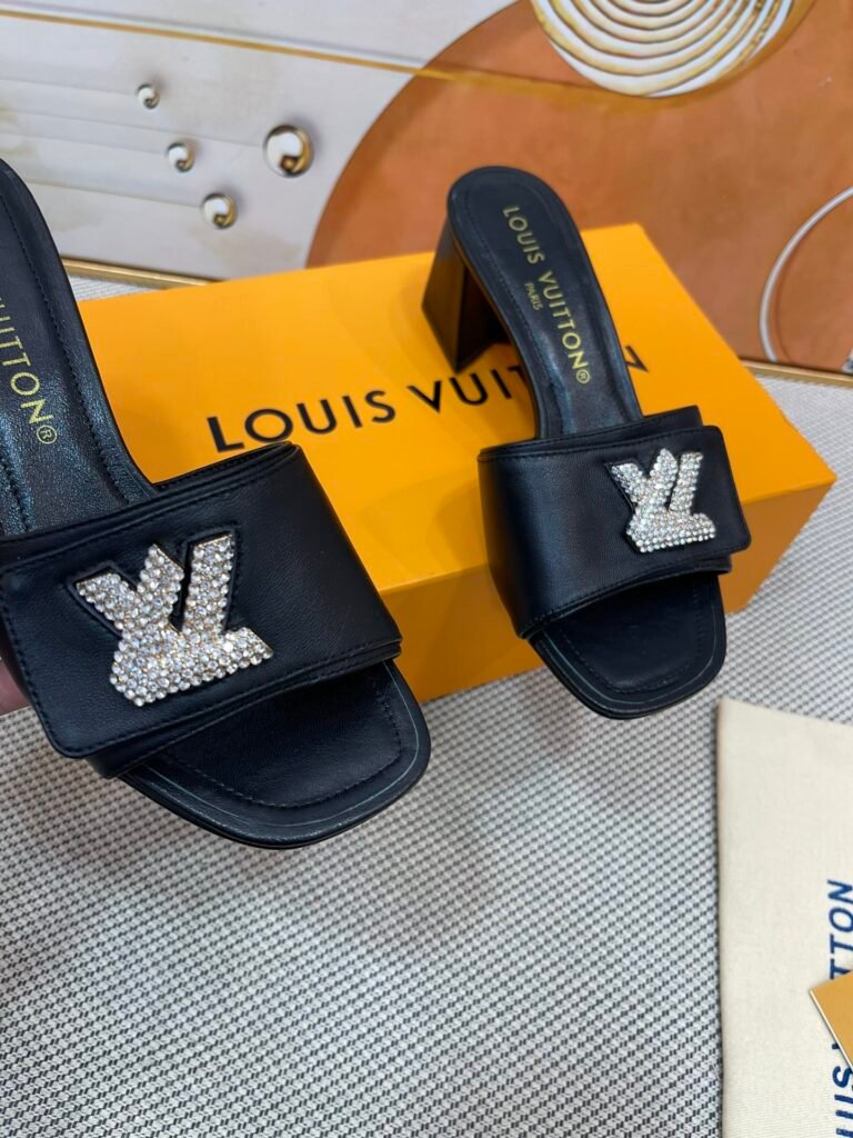 Louis Vuitton Unisex Sandals detail 4