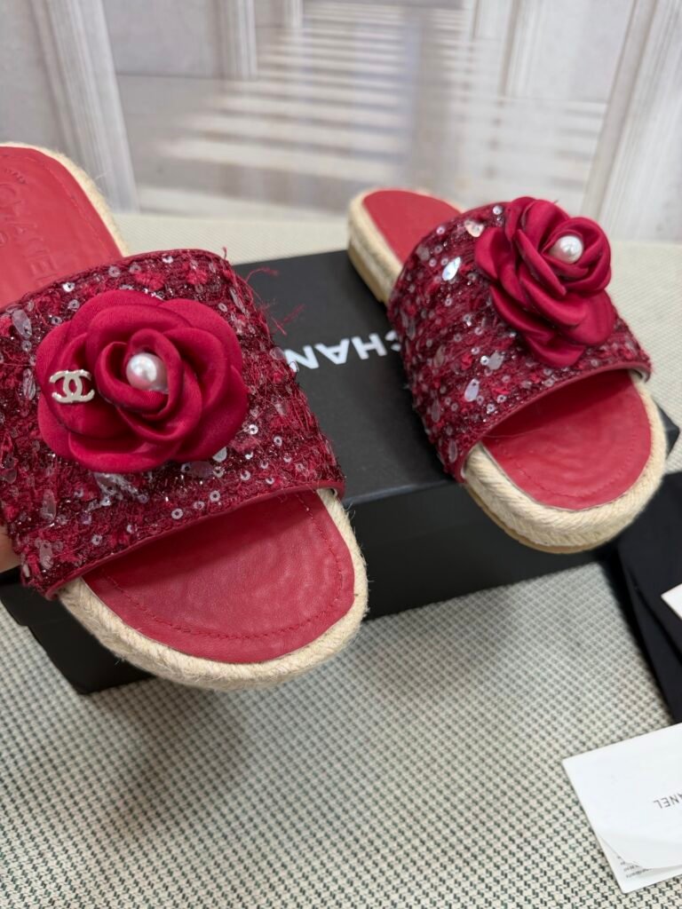 Louis Vuitton Unisex Slides detail image 4