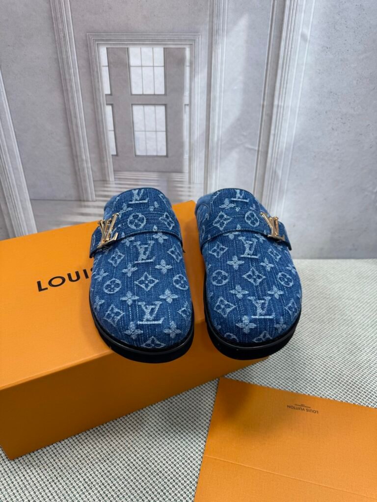 Louis Vuitton Unisex Slides detail 4