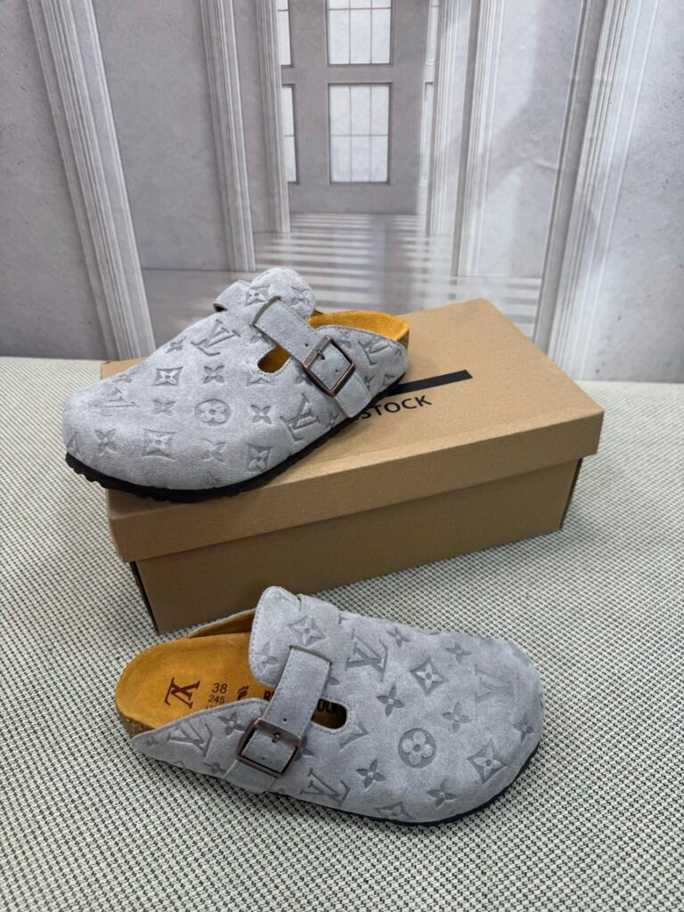 Louis Vuitton Unisex Slides detail 4