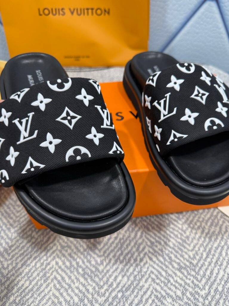 Louis Vuitton Unisex Slides detail 4