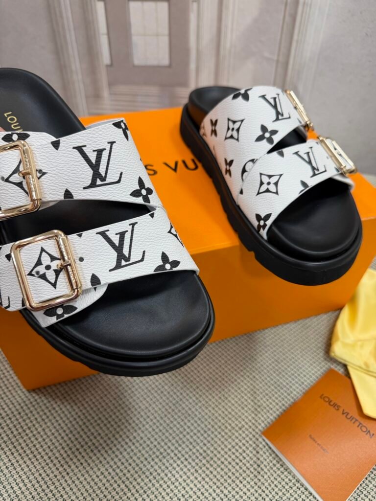 Louis Vuitton Unisex Slides detail 4