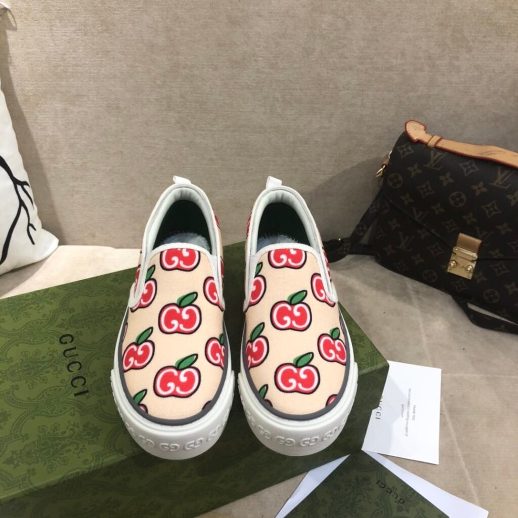 Gucci Unisex Loafers detail 4