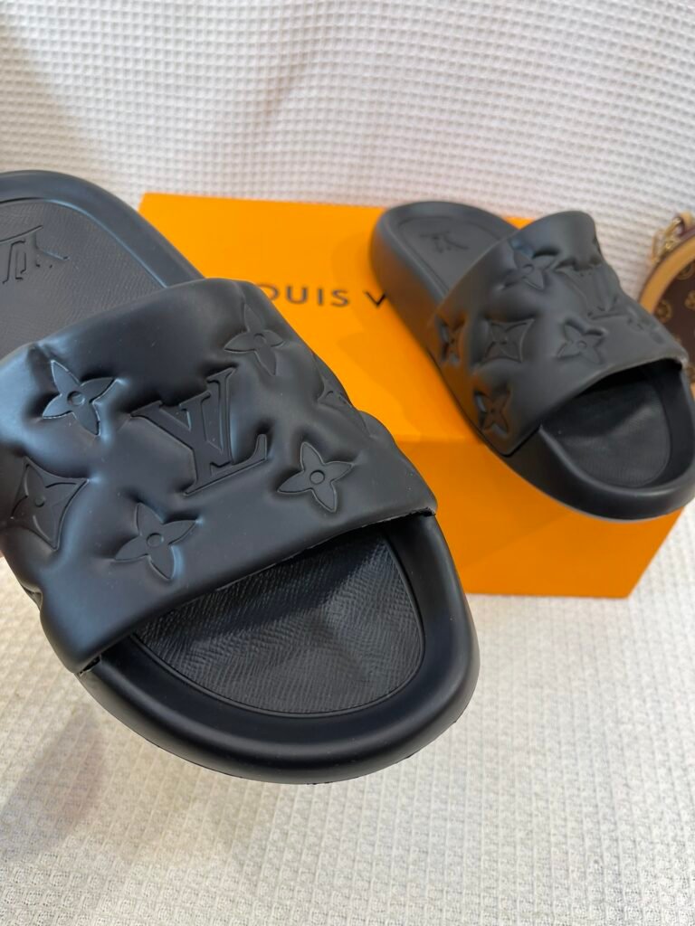 Louis Vuitton Unisex Slides detail image 4