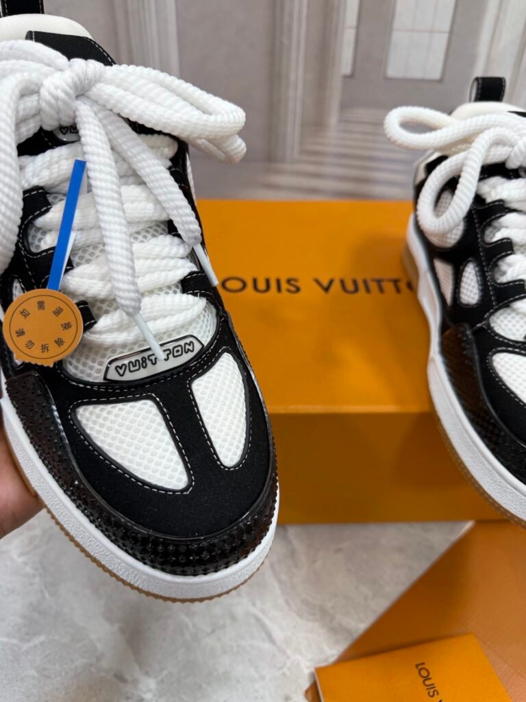Louis Vuitton Unisex Chunky Sneakers detail 4