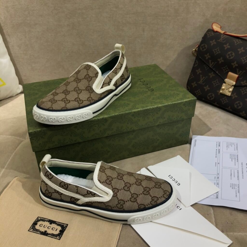 Gucci Unisex Loafers detail image 4