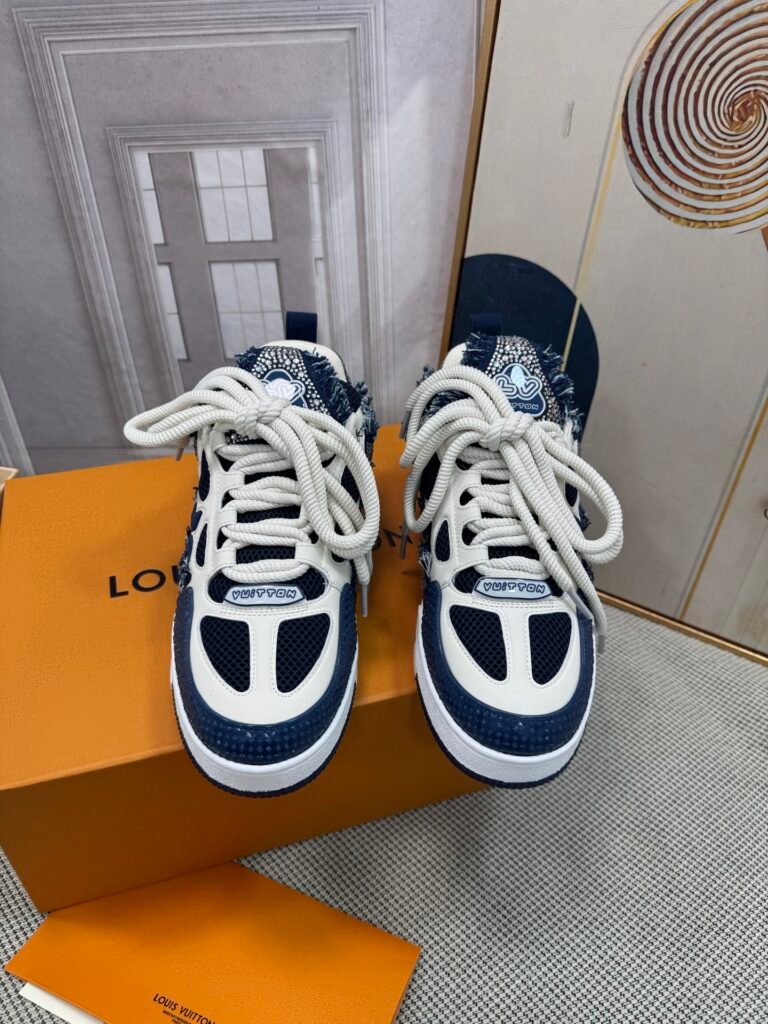 Louis Vuitton Unisex Chunky Sneakers detail 4