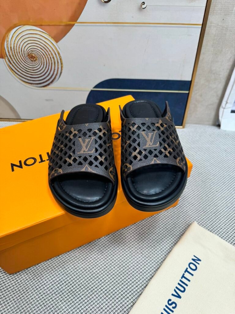 Louis Vuitton Unisex Slides detail 4