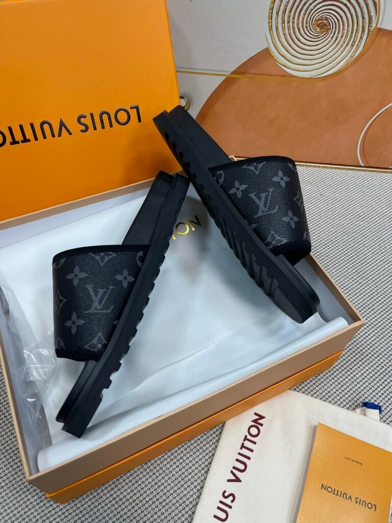 Louis Vuitton Unisex Slides detail image 4