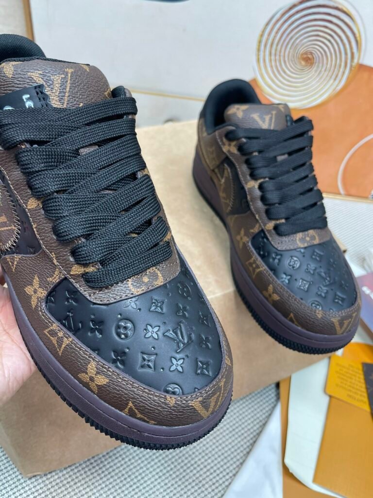 Louis Vuitton Unisex Athletic Sneakers detail 4