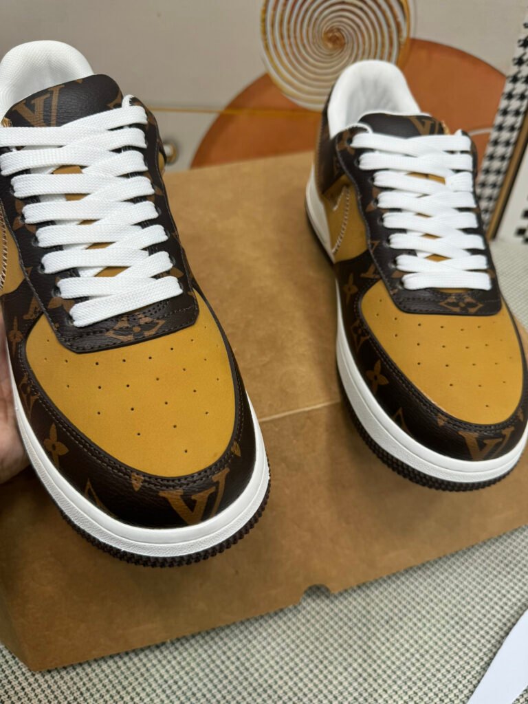 Louis Vuitton Unisex Athletic Sneakers detail image 4