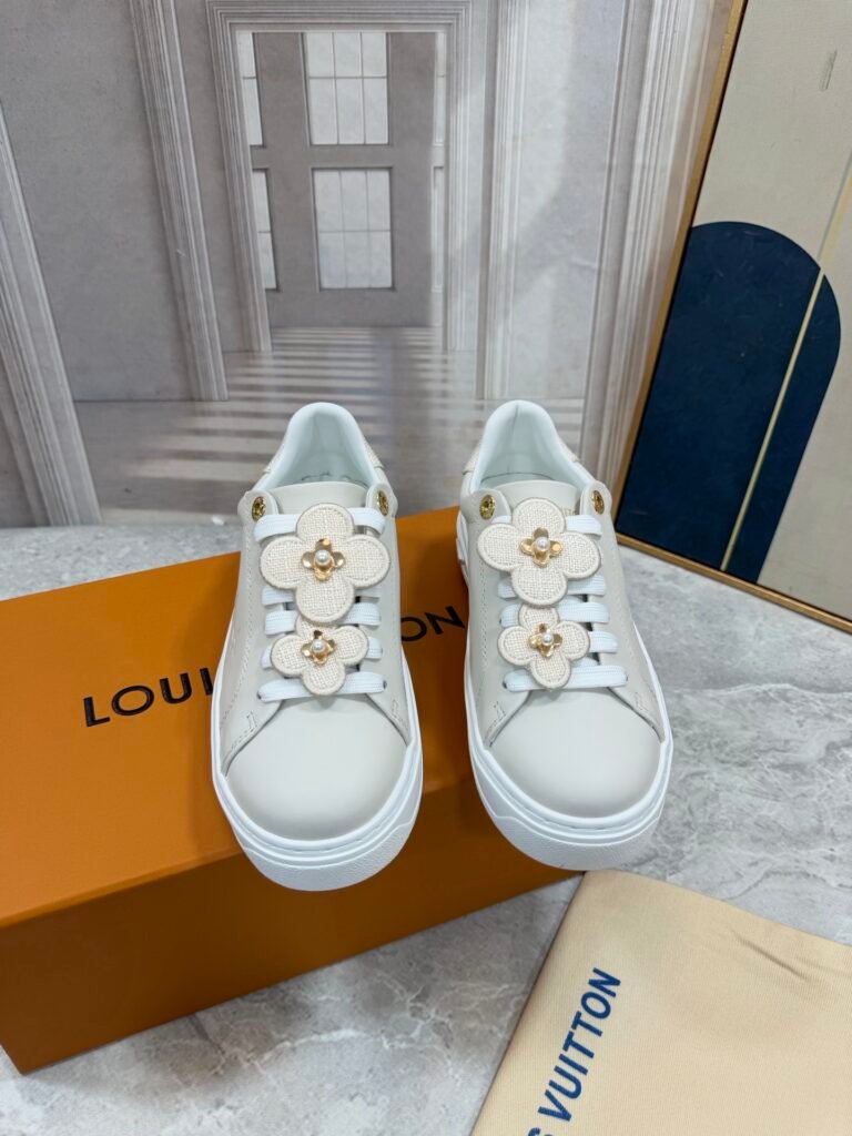 Louis Vuitton Women's White Low-Top Sneakers detail image 4