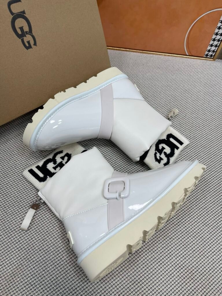 UGG Women's Snow Boots detail image 4