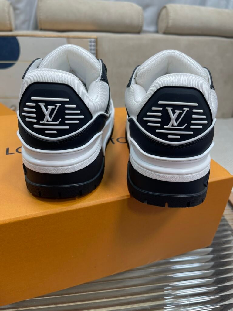 Louis Vuitton Unisex Chunky Sneakers detail 4
