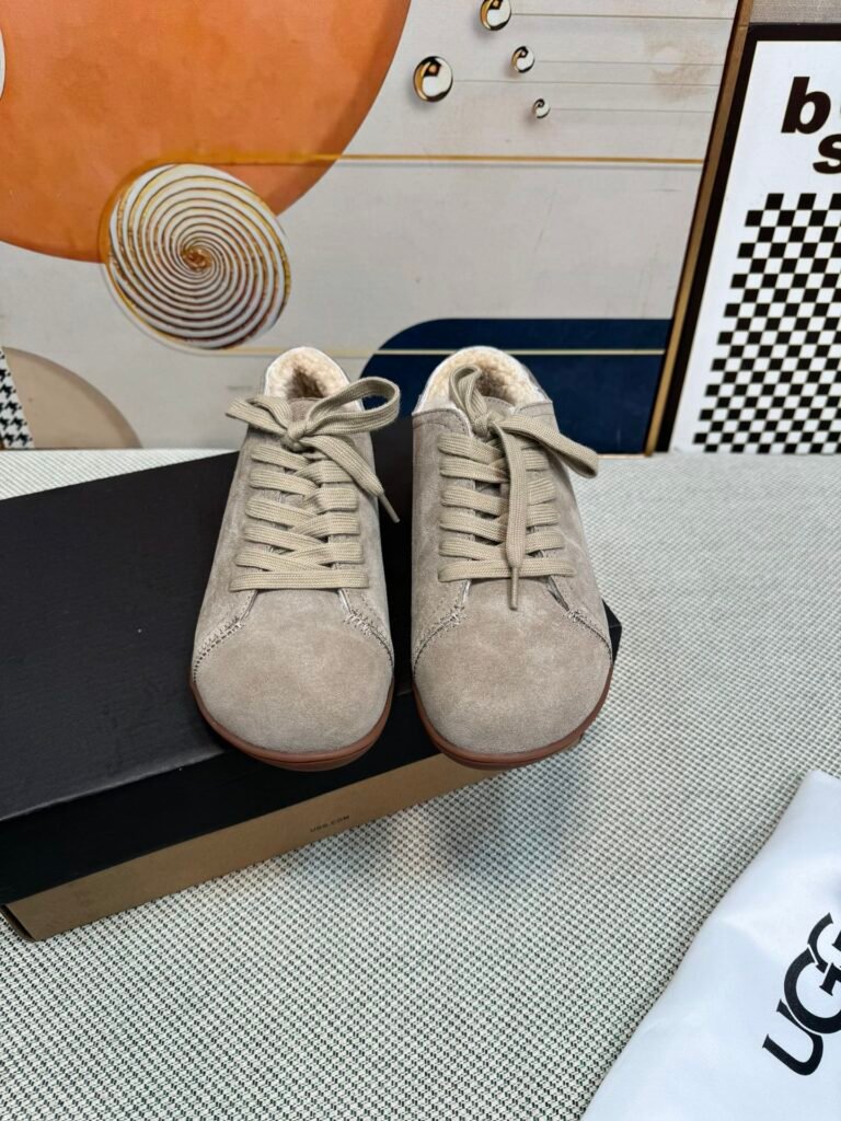 UGG Unisex Snow Boots detail image 4