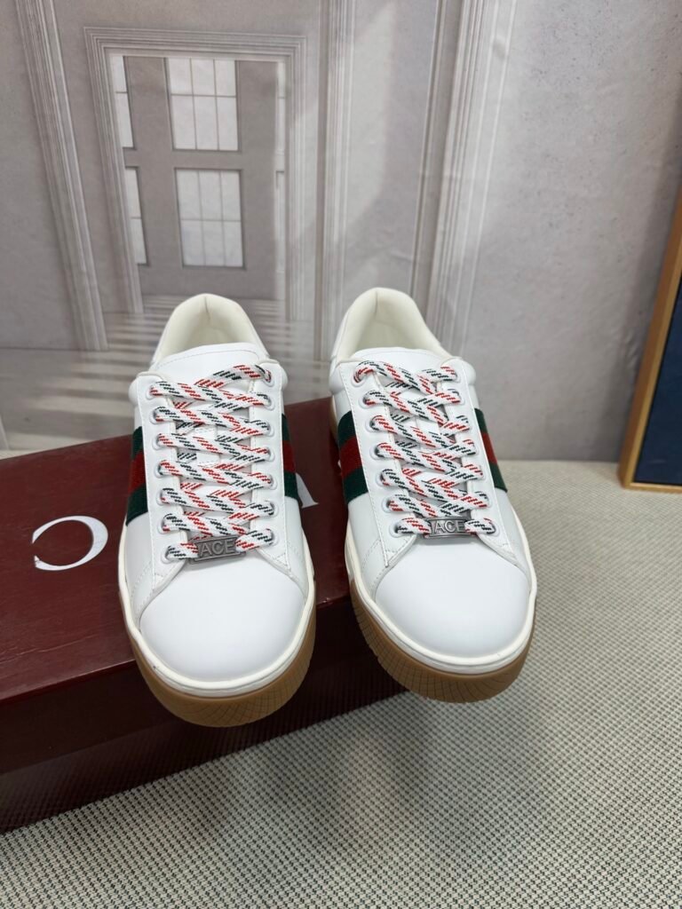 Gucci Unisex Distressed Sneakers detail image 4