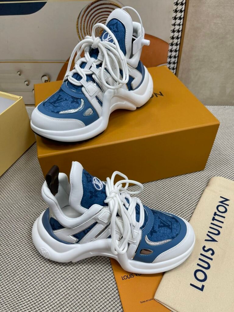 Louis Vuitton Unisex Chunky Sneakers detail image 4