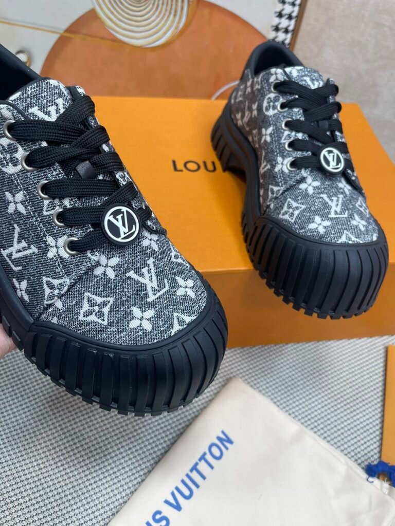 Louis Vuitton Unisex Chunky Sneakers detail 4