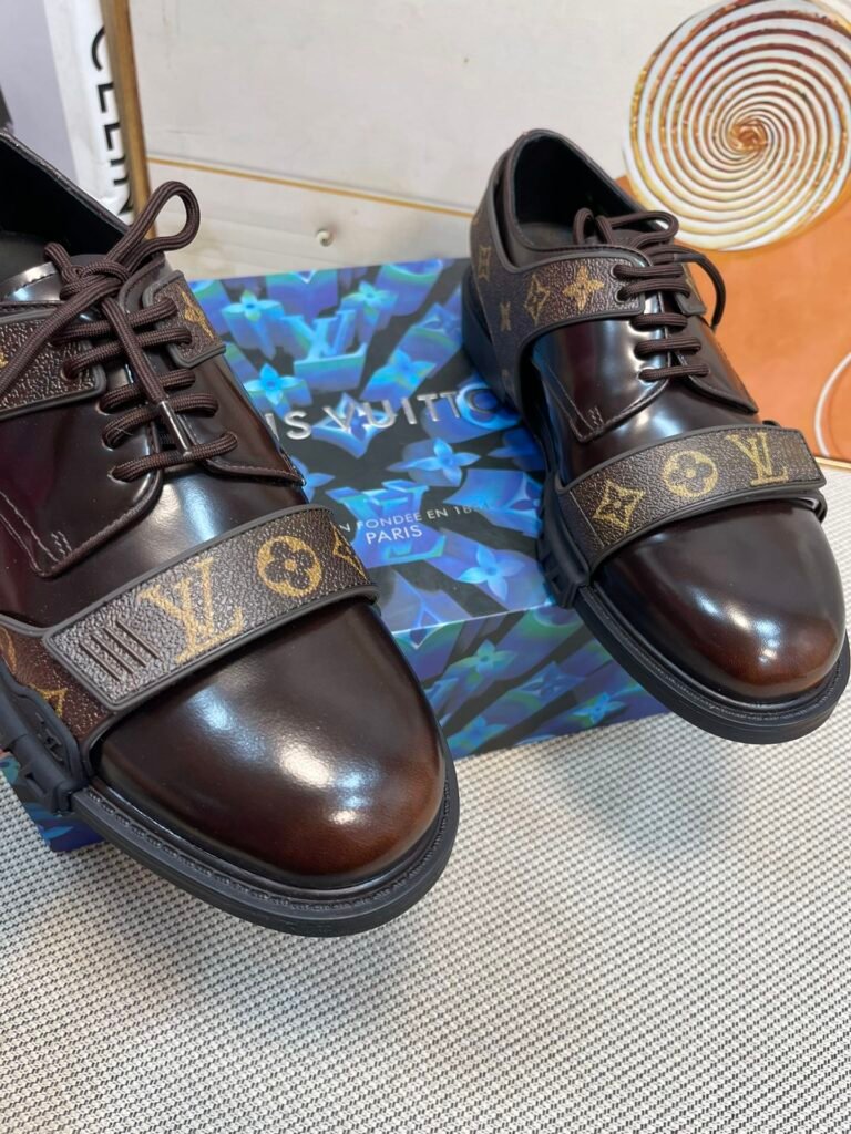 Louis Vuitton Men's Leather Dress Shoes detail image 4