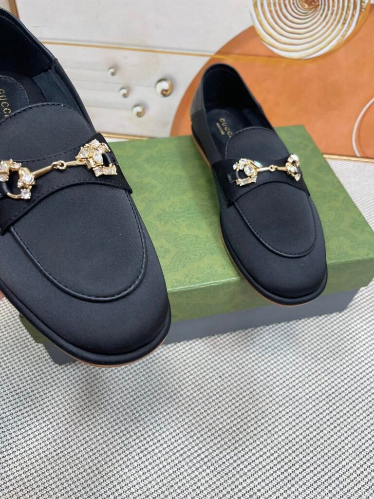 Gucci Unisex Loafers detail image 4
