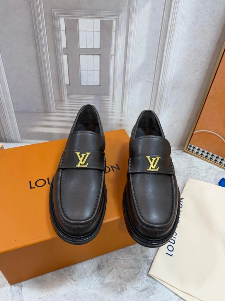 Louis Vuitton Men's Leather Dress Shoes detail image 4