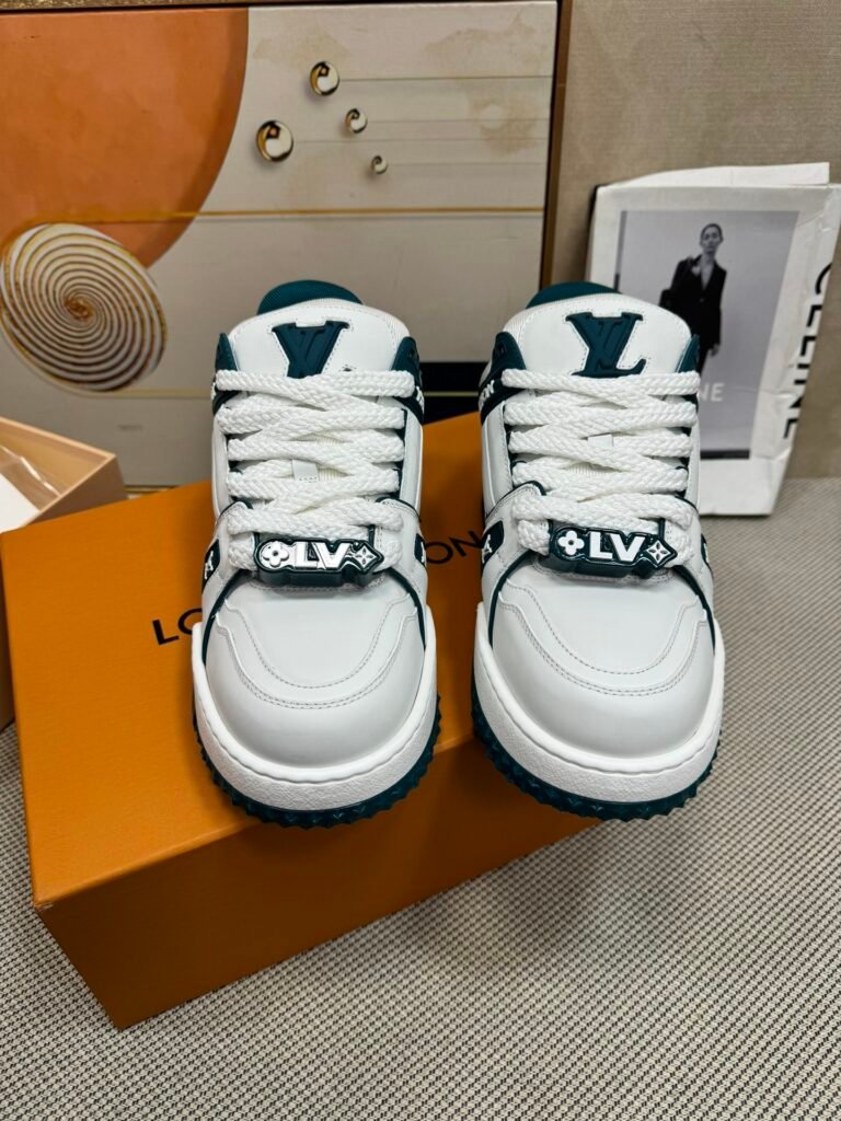Louis Vuitton Unisex Chunky Sneakers detail 4