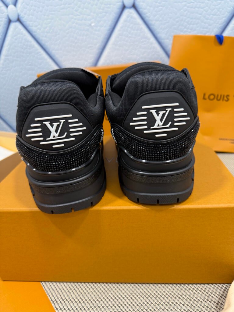Louis Vuitton Unisex Chunky Sneakers detail image 4