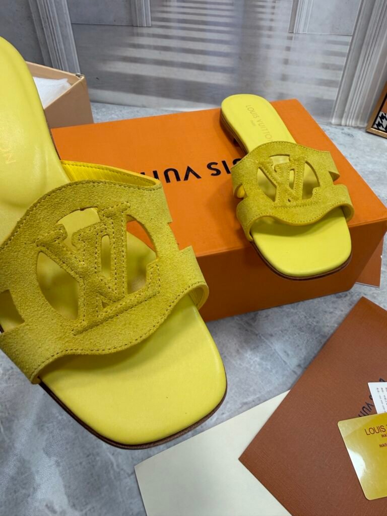 Louis Vuitton Unisex Slides detail 4