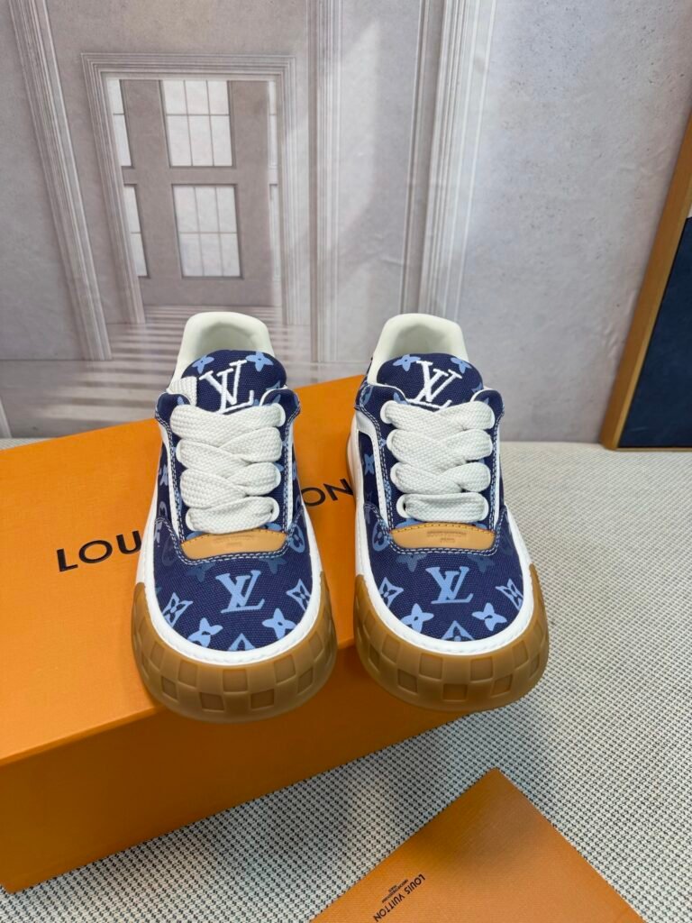 Louis Vuitton Unisex Low-Top Sneakers detail 4