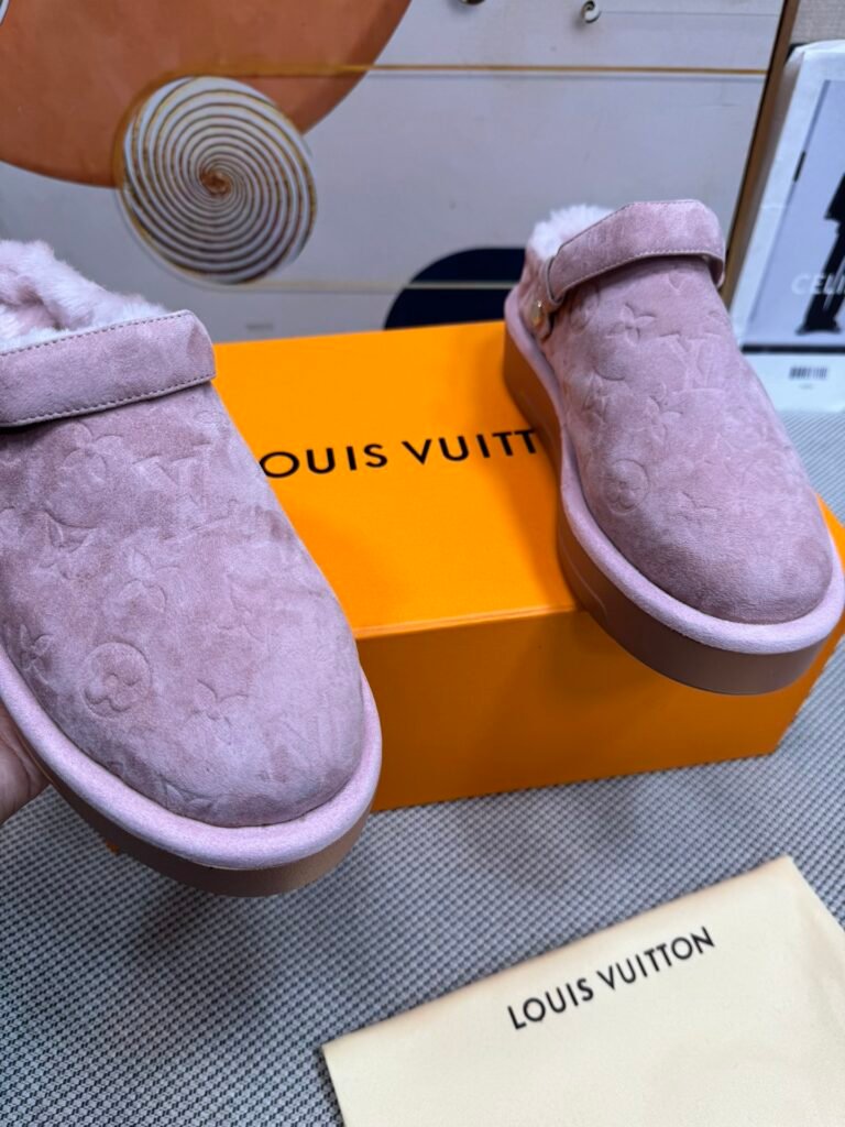 Louis Vuitton Unisex Shearling Shoes detail image 4