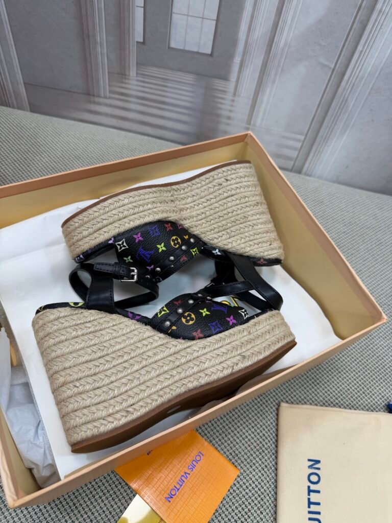 Louis Vuitton Unisex Platform Sneakers detail image 4