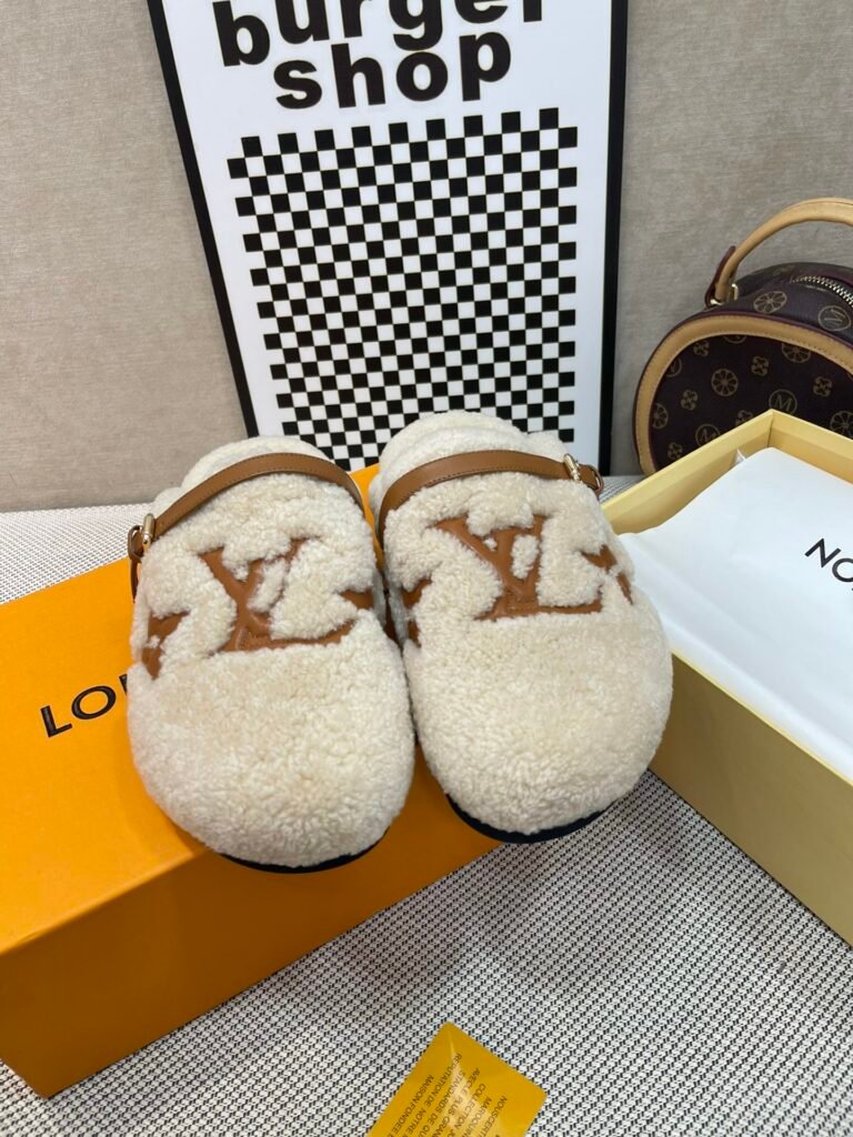 Louis Vuitton Unisex Shearling Shoes detail 4