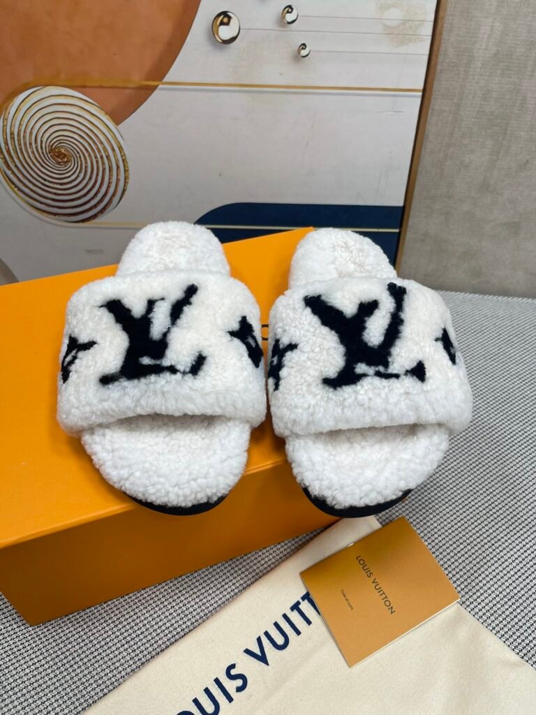 Louis Vuitton Unisex Shearling Shoes detail 4