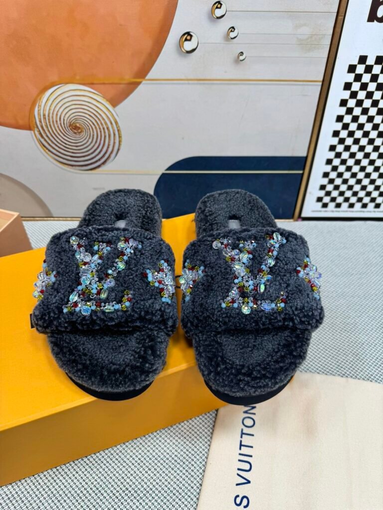 Louis Vuitton Unisex Shearling Shoes detail 4