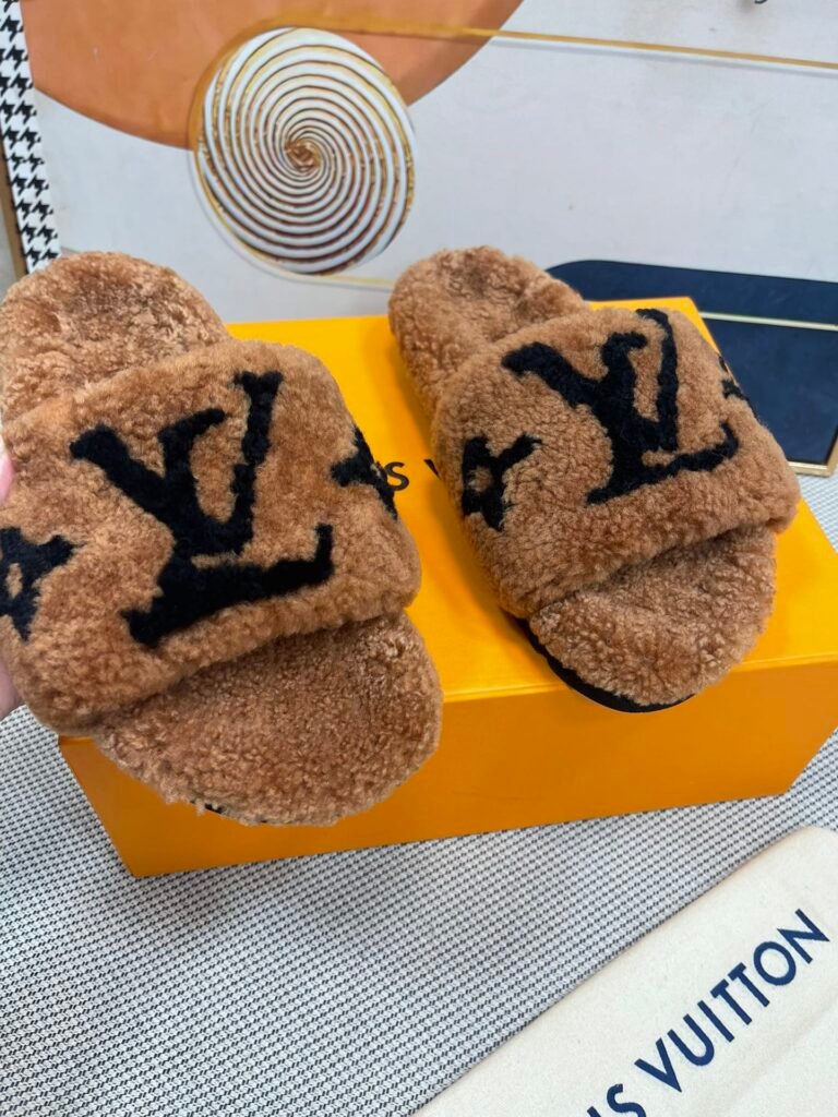 Louis Vuitton Unisex Shearling Shoes detail 4