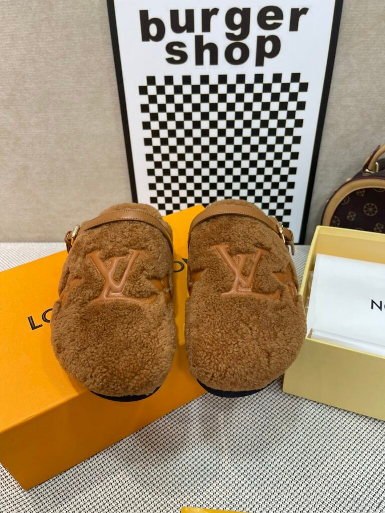 Louis Vuitton Unisex Shearling Shoes detail 4