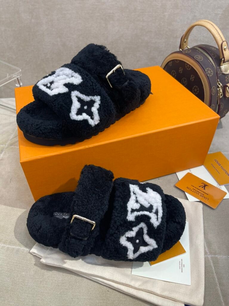 Louis Vuitton Unisex Shearling Shoes detail image 4