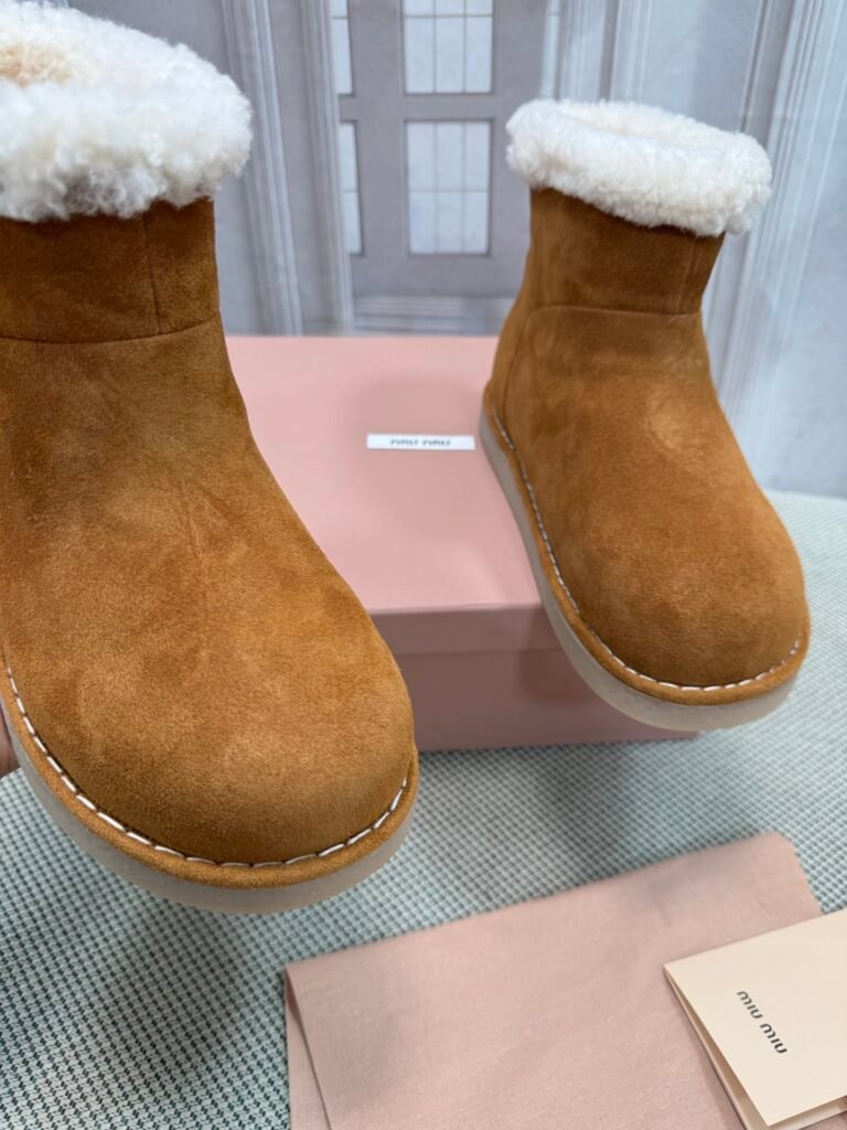 Miu Miu Unisex Snow Boots detail image 4