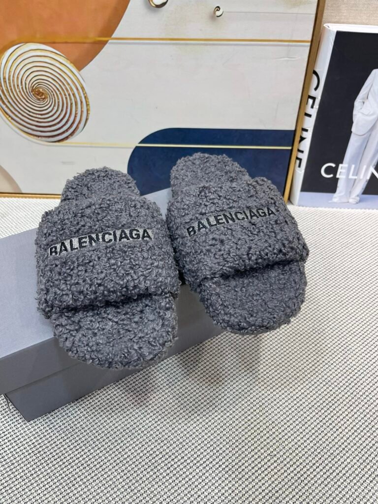 Balenciaga Unisex Sneakers detail image 4