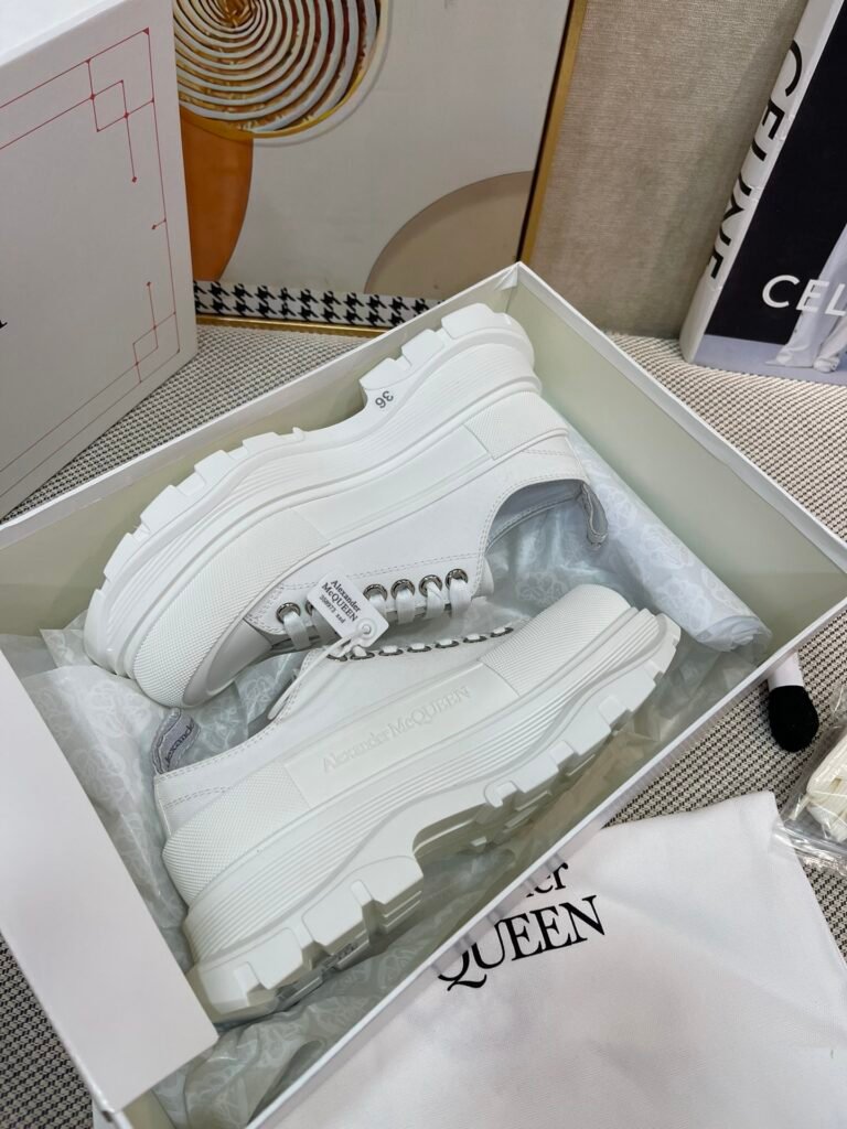 Alexander McQueen Unisex Sneakers detail image 5