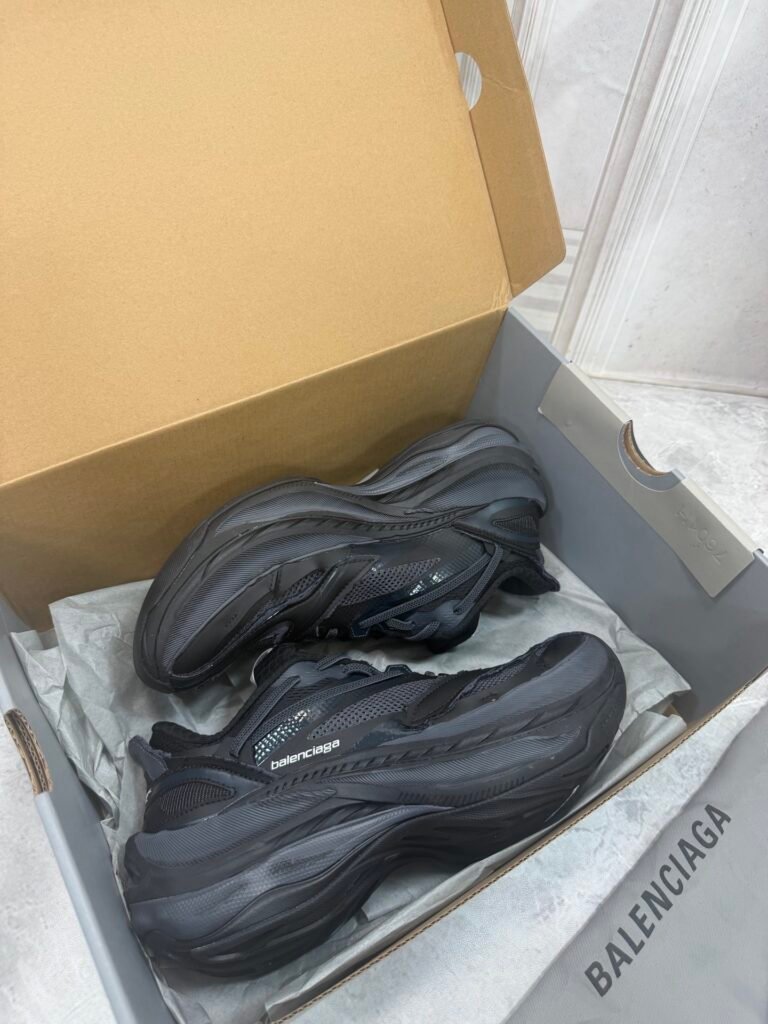 Balenciaga Unisex Distressed Sneakers detail image 5