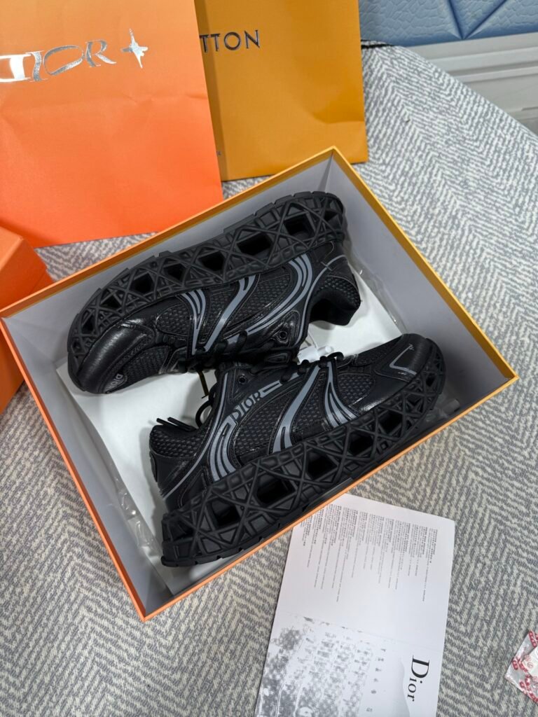 Dior Unisex Chunky Sneakers detail image 5