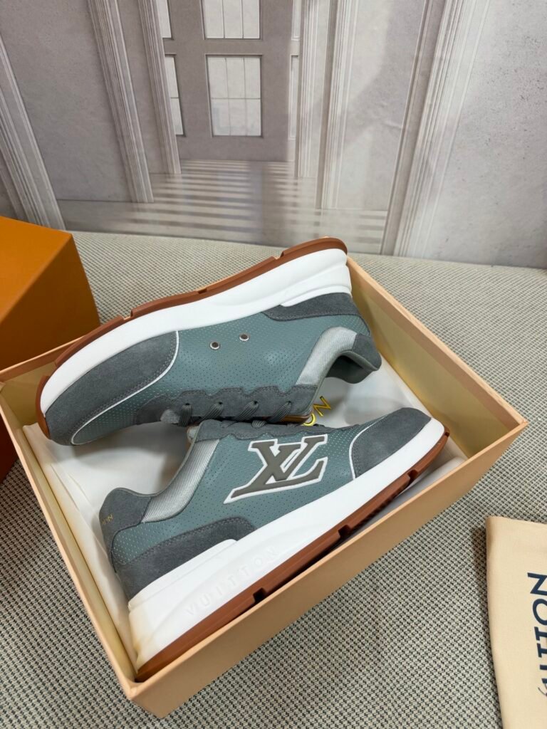 Louis Vuitton Blue-Grey Panelled Sneakers detail image 5