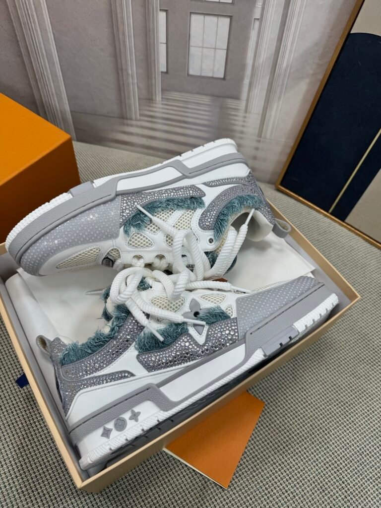 Louis Vuitton Unisex Chunky Sneakers detail 5