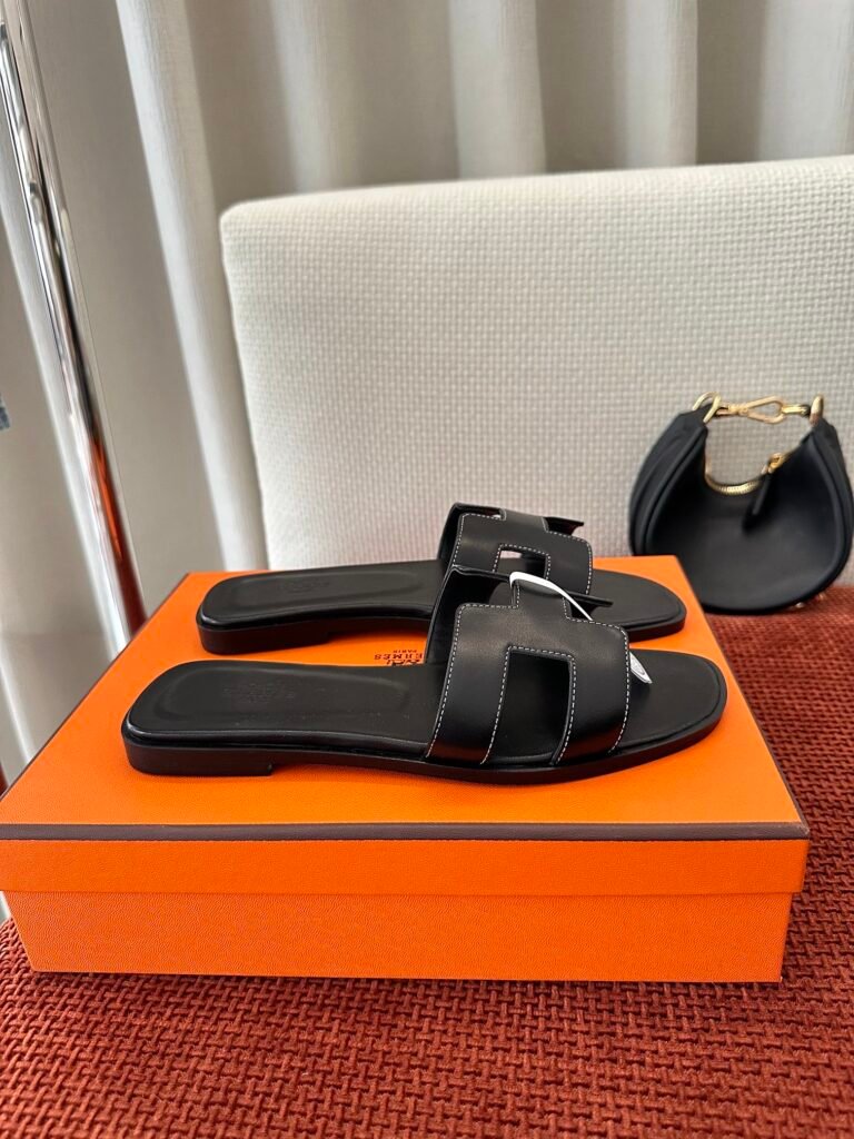 Hermès Unisex Sneakers detail 5