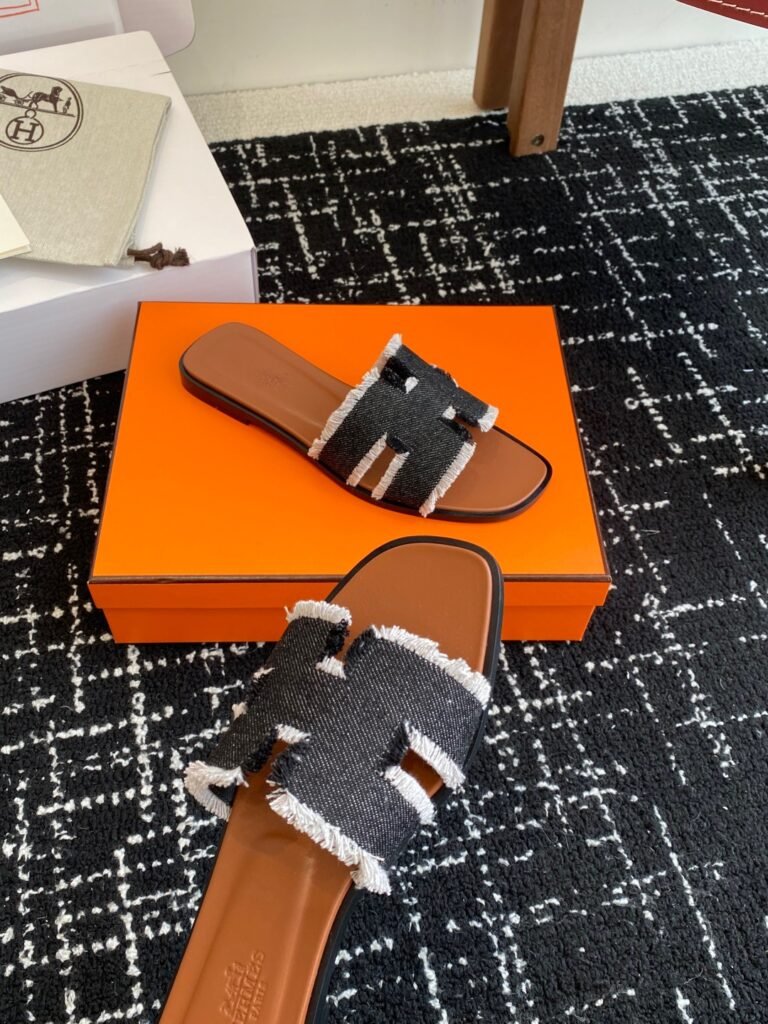 Hermès Women's Sneakers detail 5