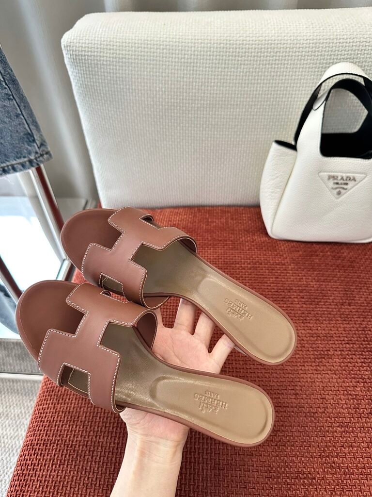 Hermès Unisex Sneakers detail 5