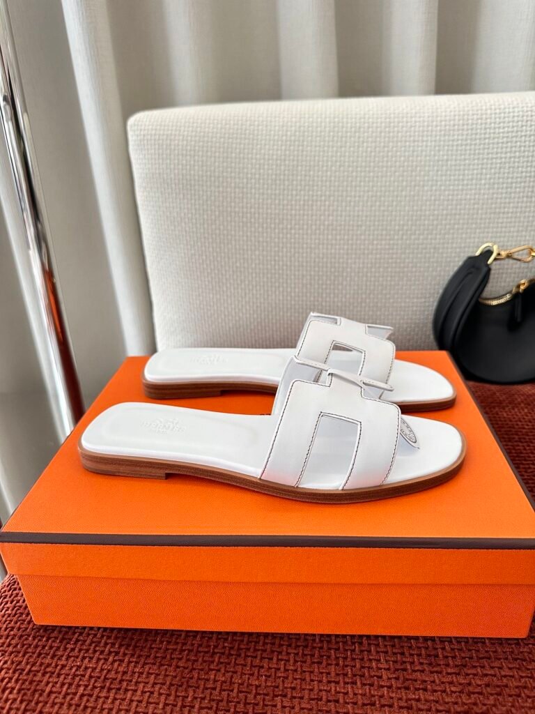Hermès Unisex Sneakers detail 5