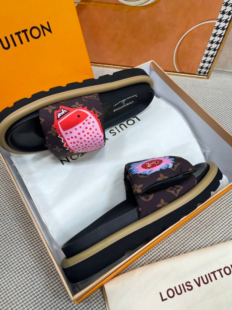 Louis Vuitton Unisex Slides detail image 5